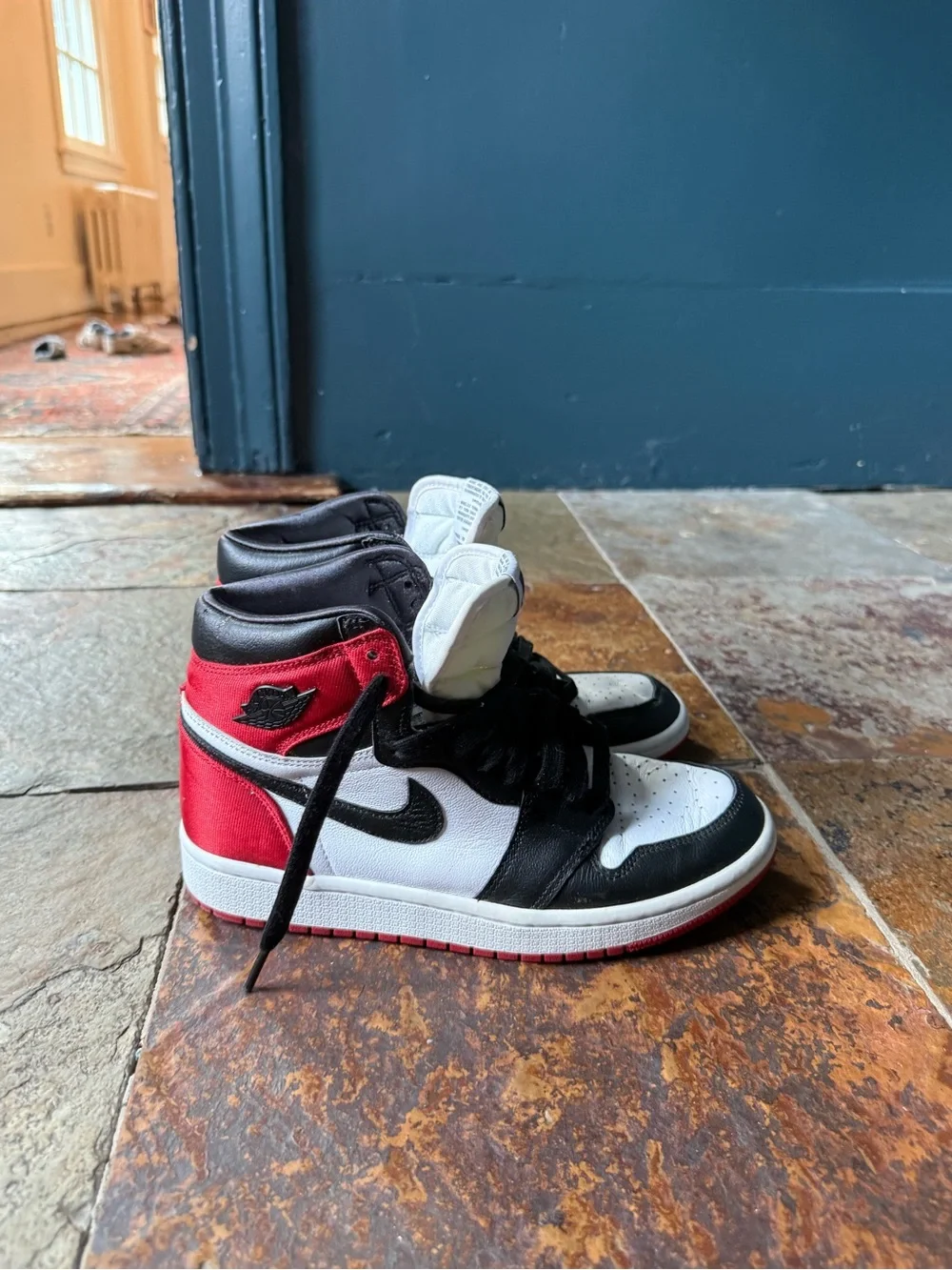 Nike High-Top Sneakers - Black / White / Red